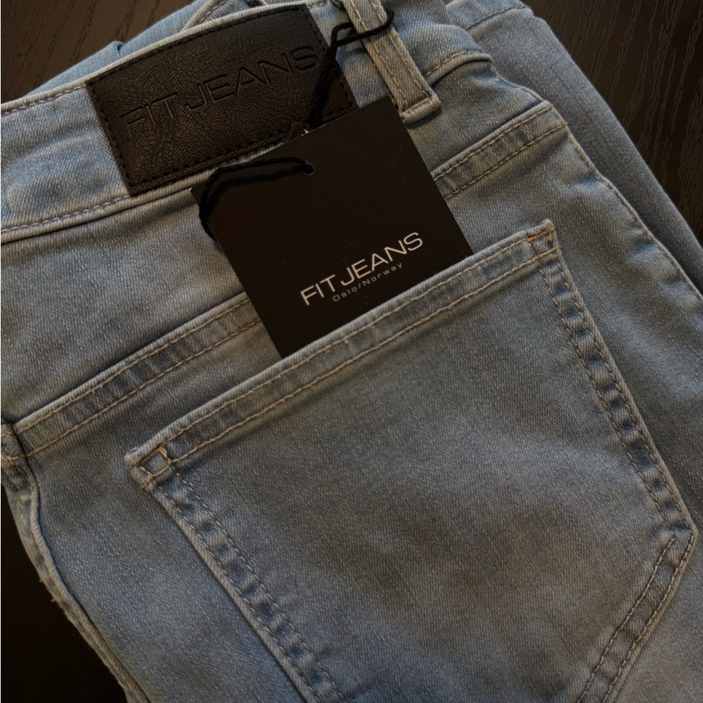 Fit Jeans - Picture 2 of 10